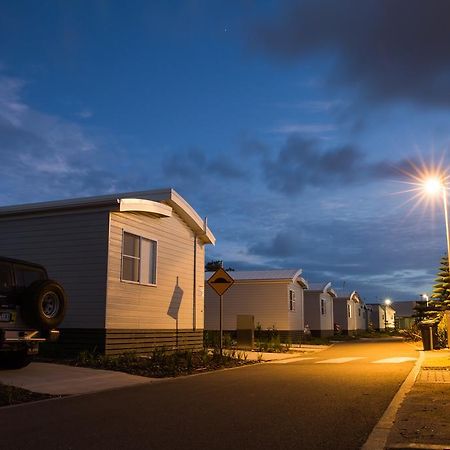 Nrma Stockton Beach Holiday Park Hotel Kamer foto