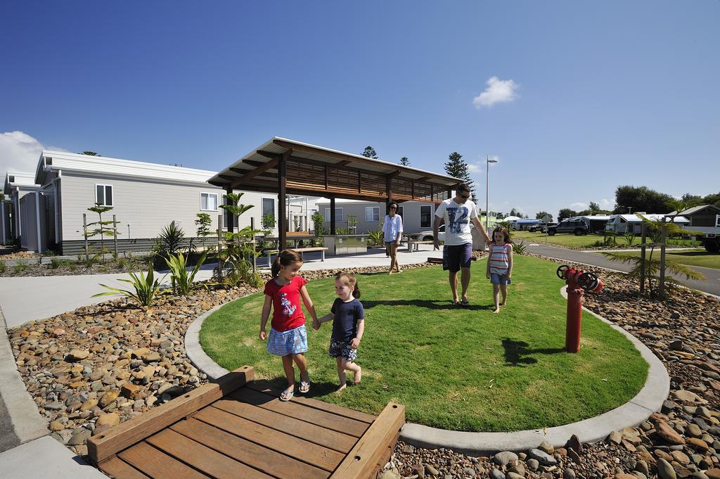 Nrma Stockton Beach Holiday Park Hotel Buitenkant foto