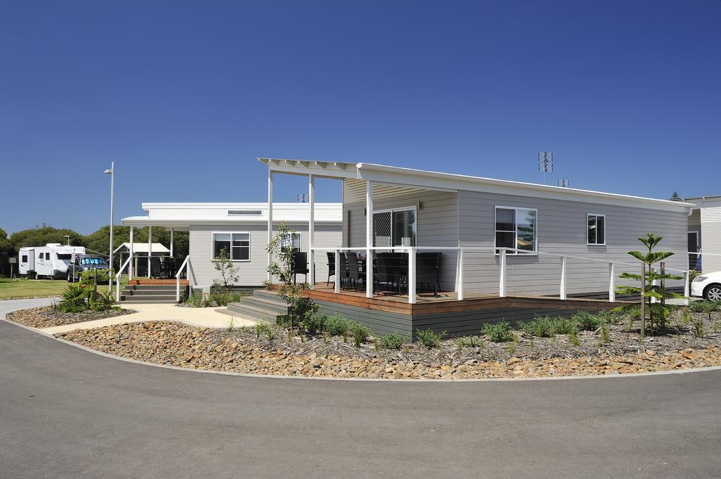 Nrma Stockton Beach Holiday Park Hotel Buitenkant foto