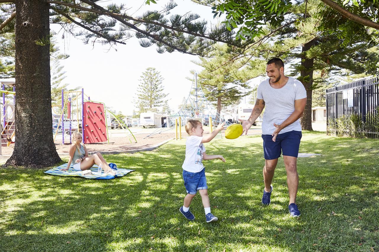 Nrma Stockton Beach Holiday Park Hotel Buitenkant foto