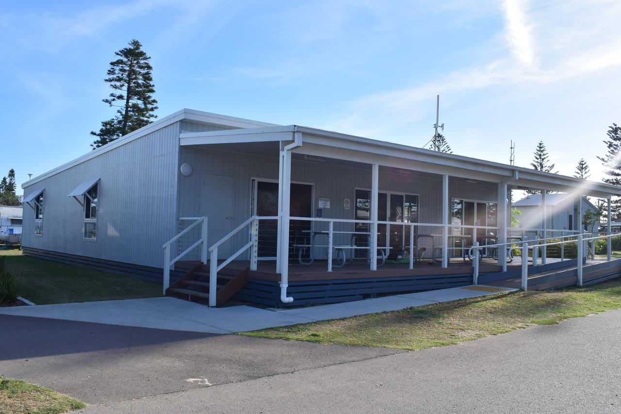 Nrma Stockton Beach Holiday Park Hotel Buitenkant foto